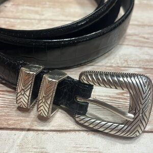 Roundtree & Yorke Textured Black Belt with Intricate Silver Buckle